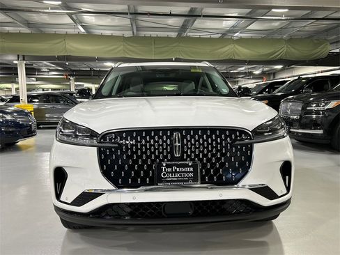 Used 2025 Lincoln Aviator Reserve w/ Illumination Package image 6