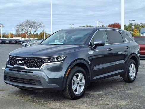 Used 2023 Kia Sorento LX image 2
