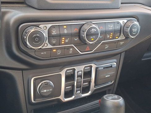 Used 2020 Jeep Wrangler Unlimited Sport image 17