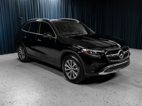 Used 2026 Mercedes-Benz GLC 300 4MATIC image 3