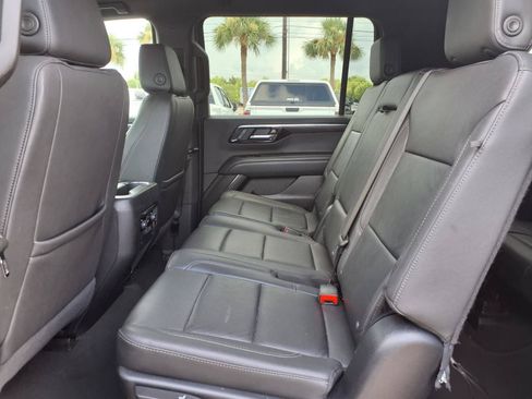 Used 2025 Chevrolet Suburban Z71 AWD/4WD image 24