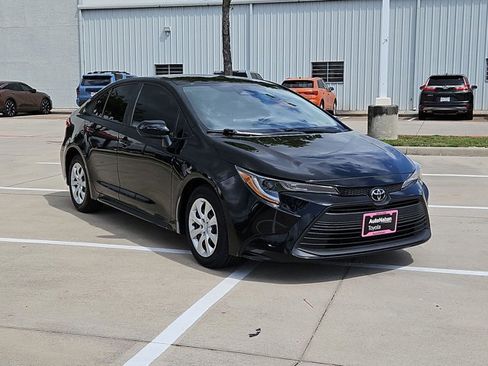 Used 2024 Toyota Corolla LE image 3