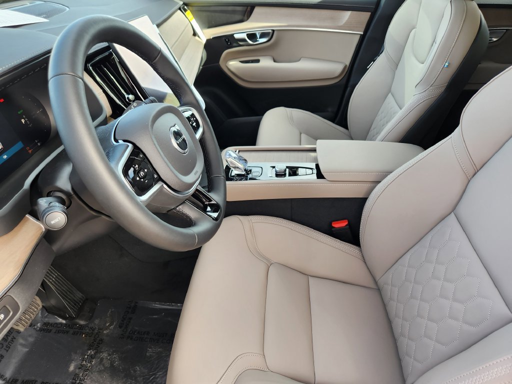 New 2026 Volvo XC90 T8 Plus w/ Protection Package Premier AWD/4WD image 4