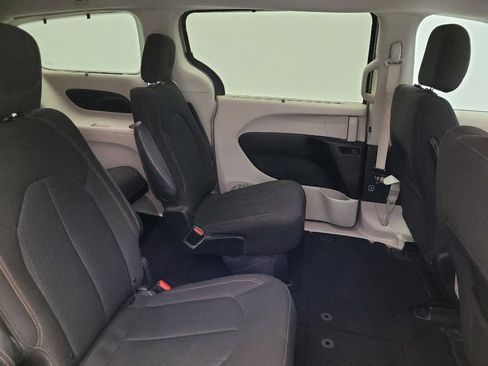 Used 2017 Chrysler Pacifica Touring Plus image 19