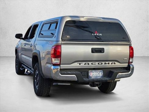 Used 2017 Toyota Tacoma TRD Off-Road image 7