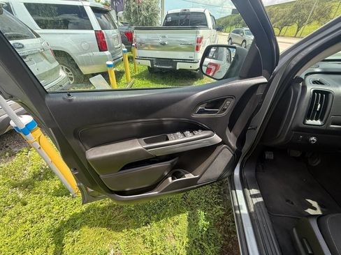 Used 2022 Chevrolet Colorado LT w/ Safety Package RWD image 11