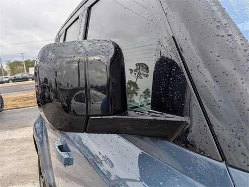 Used 2021 Land Rover Defender 110 X-Dynamic SE image 11