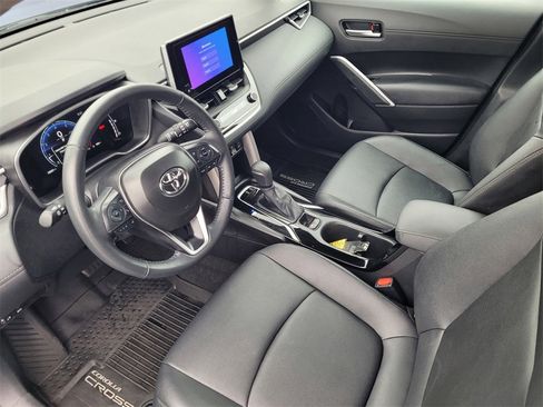 Certified 2025 Toyota Corolla Cross XLE image 10