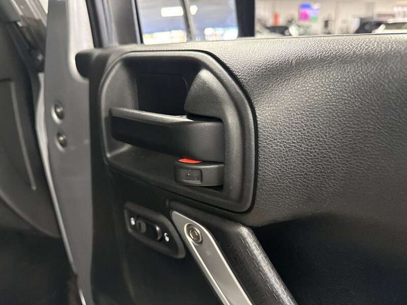 Used 2018 Jeep Wrangler Unlimited Sahara AWD/4WD image 26