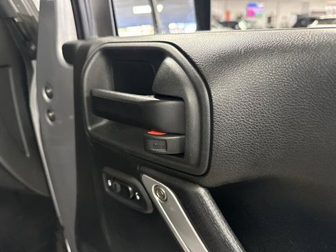 Used 2018 Jeep Wrangler Unlimited Sahara AWD/4WD image 26