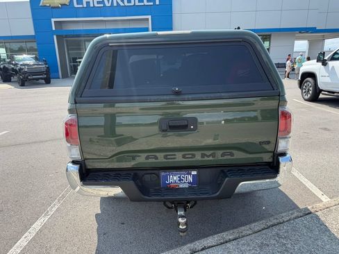 Used 2021 Toyota Tacoma TRD Off-Road AWD/4WD image 4