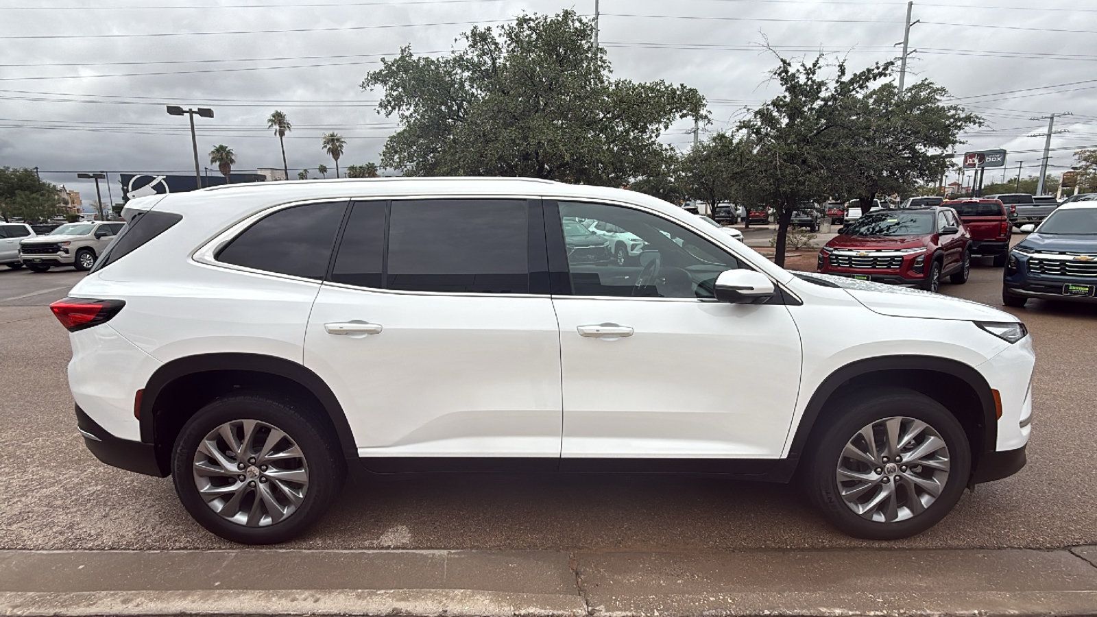 Used 2025 Buick Enclave Preferred AWD/4WD image 8