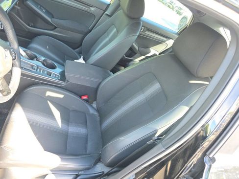 Used 2023 Honda Civic Sport image 10