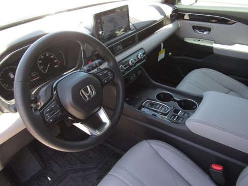 New 2025 Honda Pilot Touring image 16