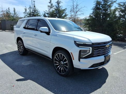Certified 2025 Chevrolet Tahoe High Country AWD/4WD image 3