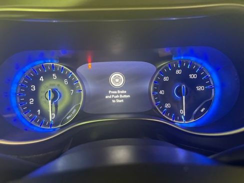 Used 2020 Chrysler Pacifica Limited FWD image 17
