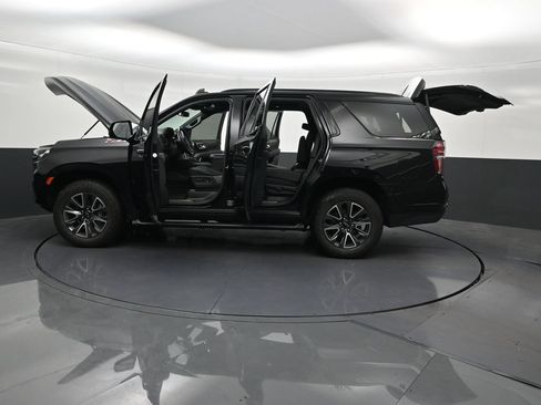Used 2022 Chevrolet Tahoe Z71 w/ Luxury Package AWD/4WD image 35