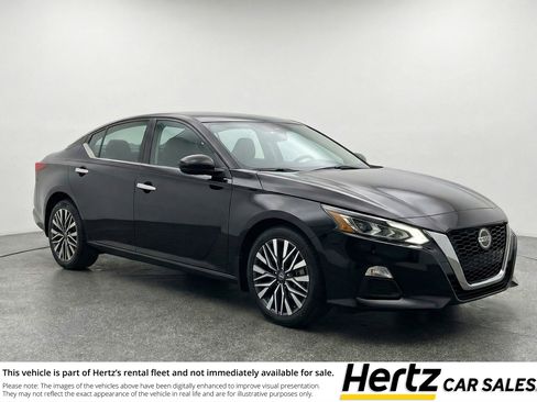 Used 2025 Nissan Altima 2.5 SV image 1