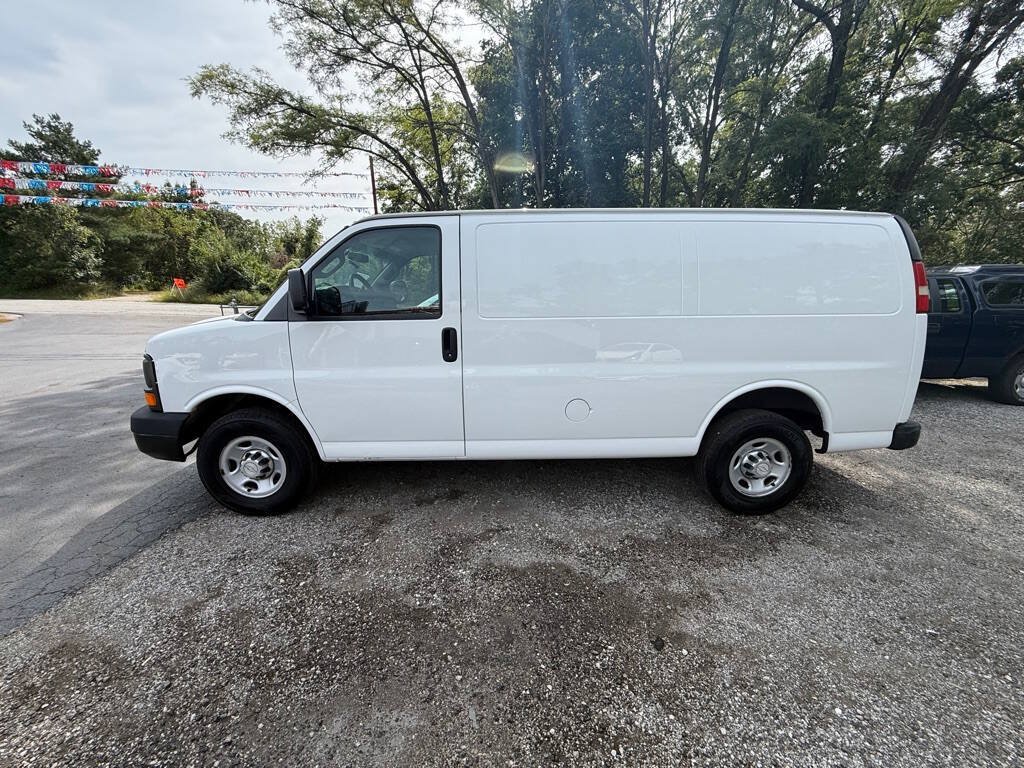 Used 2016 Chevrolet Express 2500 RWD image 4