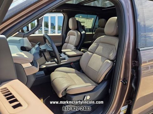 New 2027 Lincoln Navigator Black Label AWD/4WD image 7