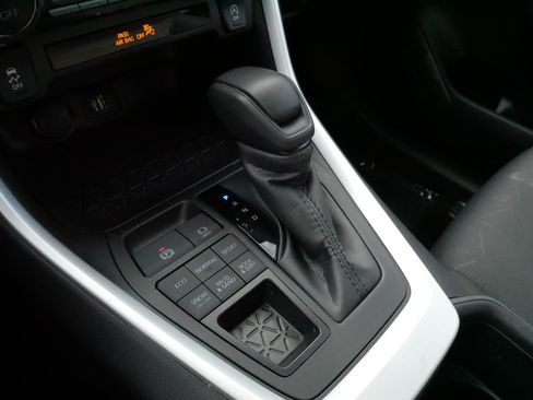 Certified 2025 Toyota RAV4 XLE AWD/4WD image 24