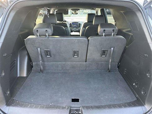 Certified 2023 Chevrolet Traverse LT w/ Rear Camera Mirror Package image 12