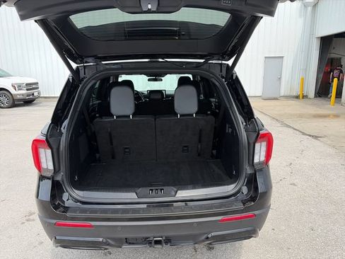 Used 2025 Ford Explorer ST-Line w/ ST-Line Street Pack AWD/4WD image 22