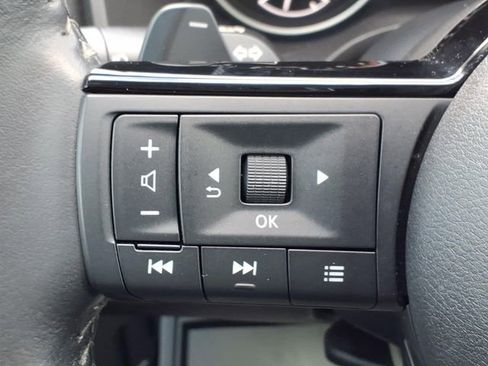 Used 2023 Nissan Rogue SV w/ SV Premium B Package FWD image 31