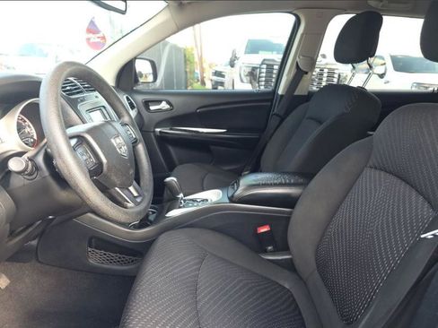 Used 2019 Dodge Journey SE image 16