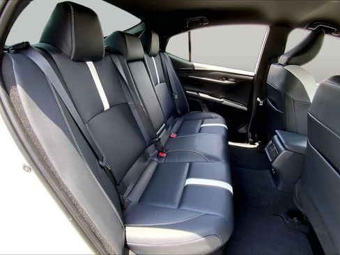 Used 2026 Toyota Camry SE FWD image 19