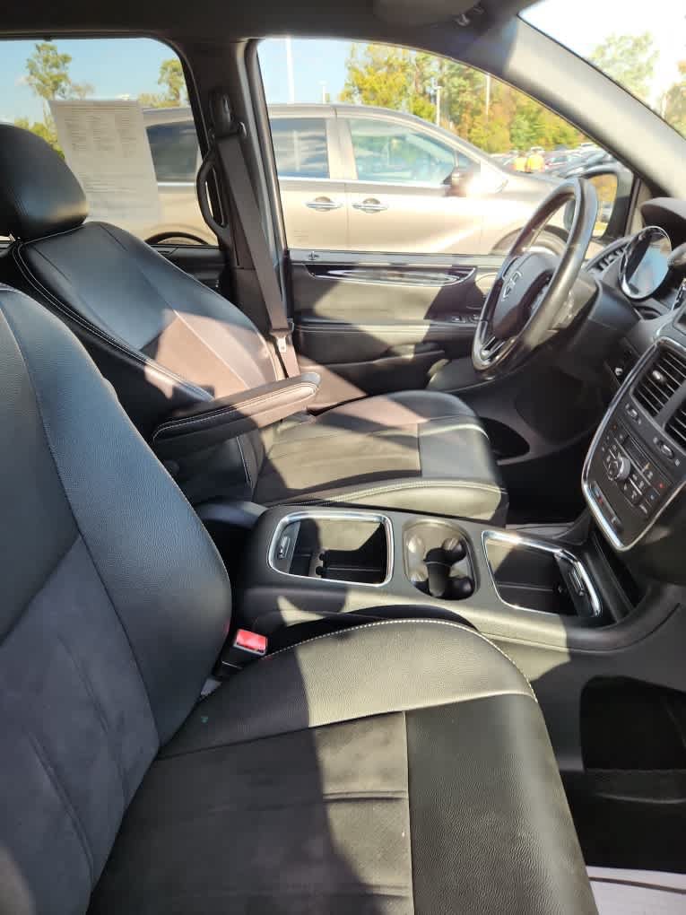 Used 2020 Dodge Grand Caravan SXT w/ Driver Convenience Group FWD image 30