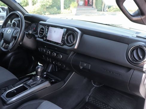 Used 2020 Toyota Tacoma TRD Off-Road AWD/4WD image 37