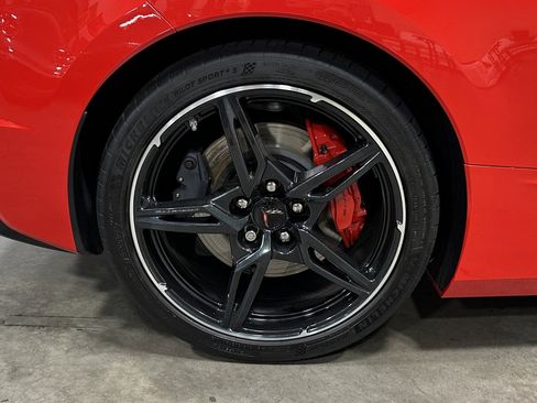 Used 2021 Chevrolet Corvette Stingray Coupe w/ Z51 Performance Package image 25