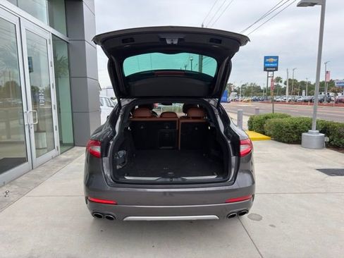 Used 2018 Maserati Levante GranLusso AWD/4WD image 7