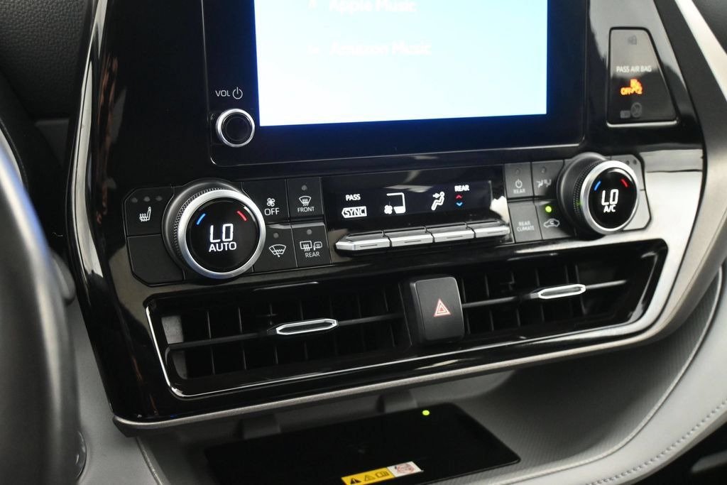 Used 2023 Toyota Highlander XLE FWD image 15