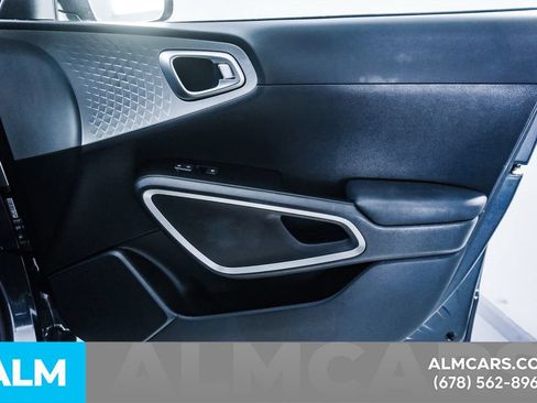 Used 2025 Kia Soul LX w/ LX Technology Package FWD image 32