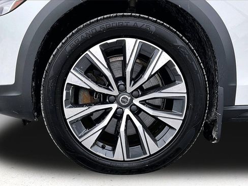 Used 2021 Volvo V90 T6 Cross Country image 33