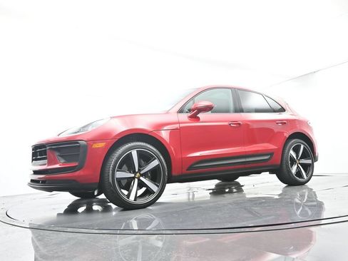 Certified 2025 Porsche Macan AWD/4WD image 45