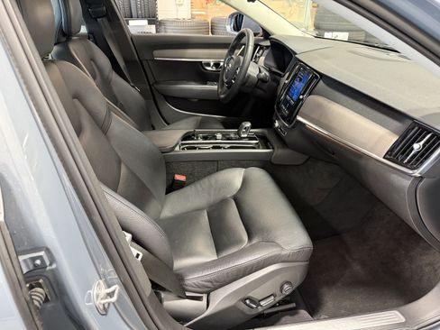 Used 2023 Volvo S90 B6 Plus AWD/4WD image 21