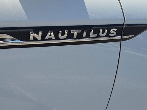 Used 2023 Lincoln Nautilus Reserve w/ Equipment Group 201A FWD image 13