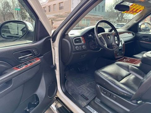 Used 2013 Chevrolet Avalanche LTZ image 8