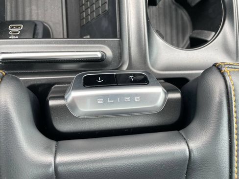 Used 2025 Ford Expedition Tremor AWD/4WD image 15