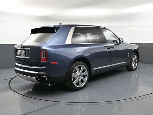 Certified 2024 Rolls-Royce Cullinan AWD/4WD image 8