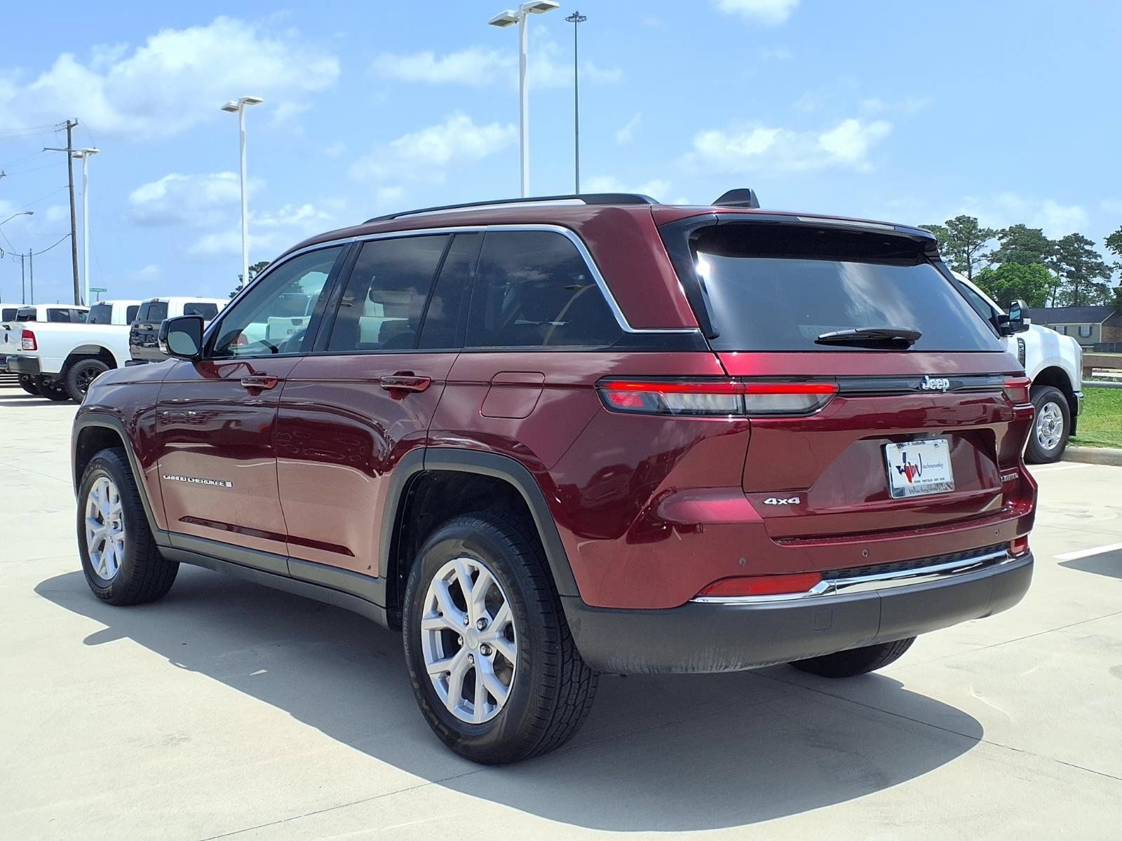 Used 2022 Jeep Grand Cherokee Limited AWD/4WD image 2