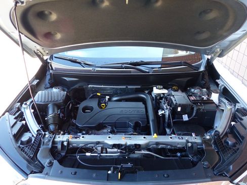 Used 2024 GMC Terrain SLE w/ Driver Convenience Package image 14