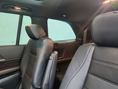 Used 2025 Mercedes-Benz GLS 450 4MATIC image 34
