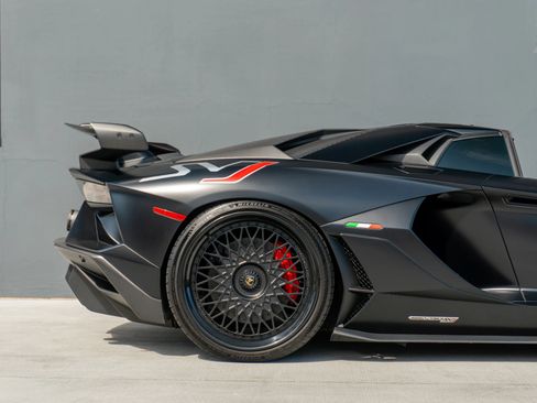 Used 2020 Lamborghini Aventador SVJ AWD/4WD image 40