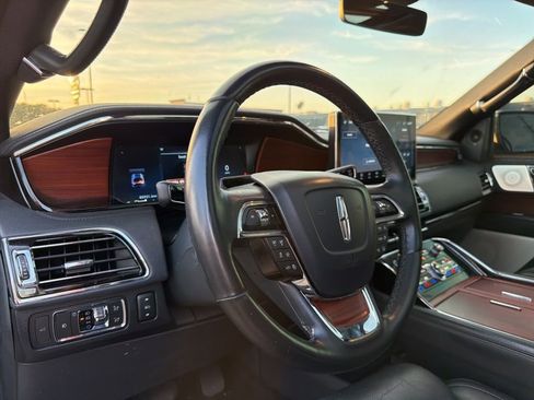 Used 2022 Lincoln Navigator Reserve AWD/4WD image 17
