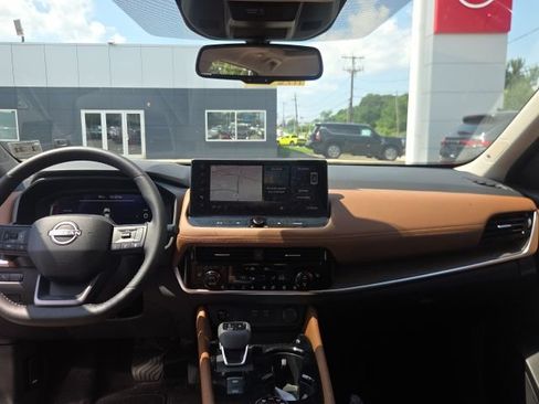 Used 2026 Nissan Rogue Platinum w/ Platinum Premium Package AWD/4WD image 27