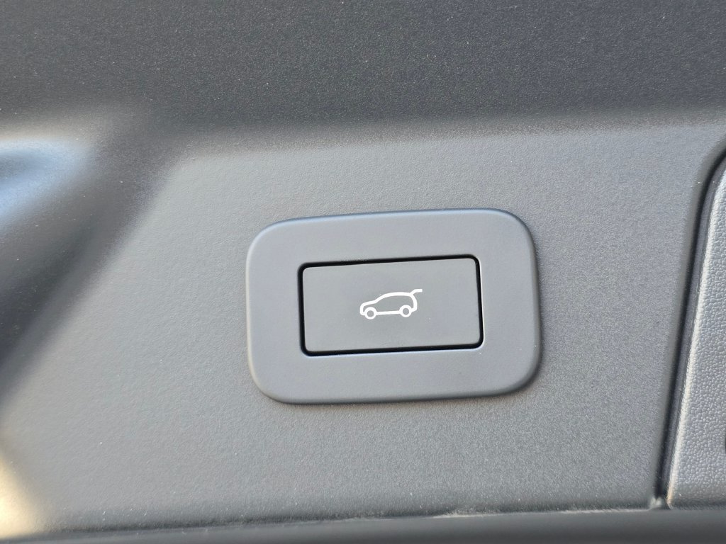 New 2026 Land Rover Range Rover Velar S AWD/4WD image 13